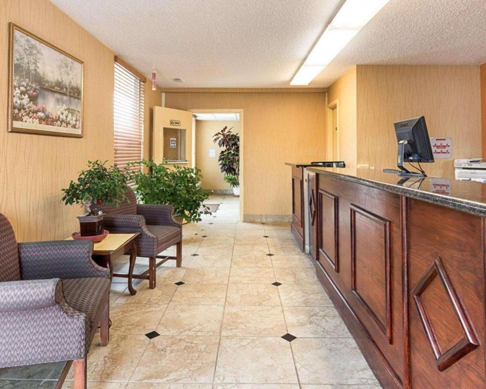 Econo Lodge Near Quantico Marine Base Dumfries Esterno foto